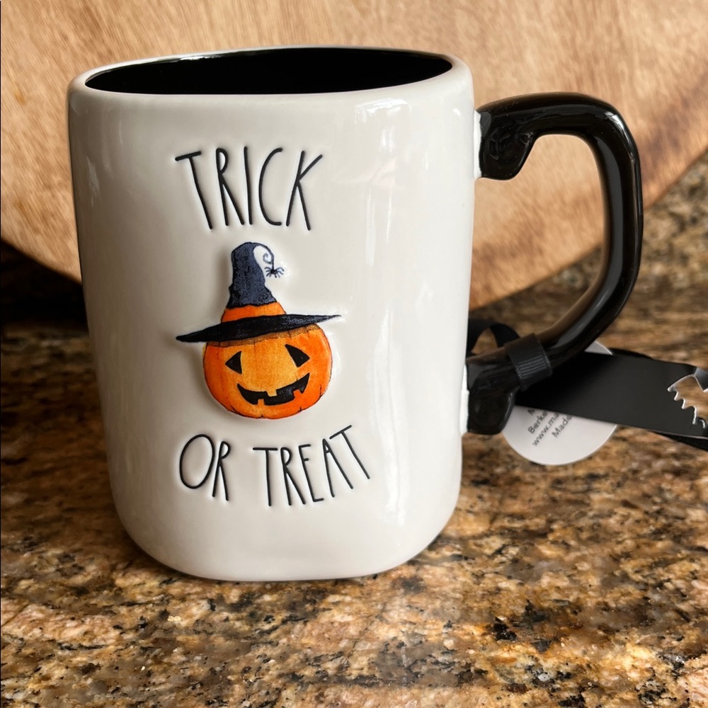 🧡NEW Rae Dunn Halloween “Trick Or Treat” 3D Glossy Pumpkin Face Mug🖤